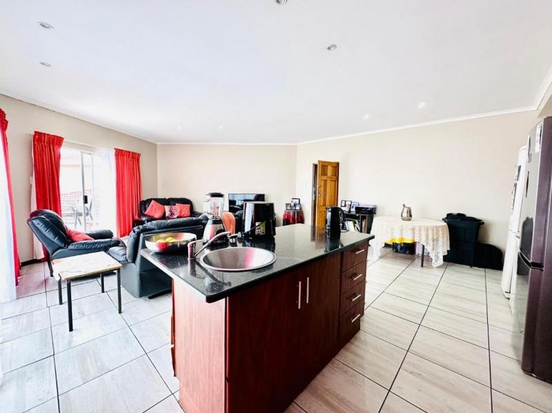 2 Bedroom Property for Sale in Heiderand Western Cape